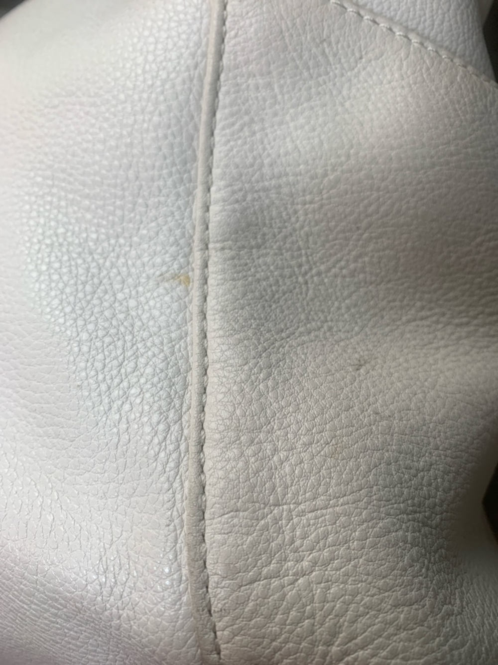 Michael Kors Cream Leather Shoulder Bag with Gold Hardware - Picture 8 of 16